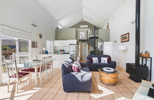 Peppermint Grove Beach Casa | Seaview Town House by Peppy Beach Retreats® (6 Adults), Town House