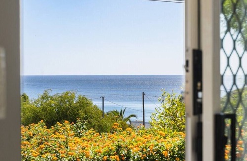 Peppermint Grove Beach Casa | Seaview Town House by Peppy Beach Retreats® (6 Adults), Town House