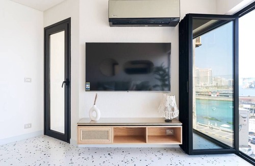 San Stifano Apartamento | Designer Seaview Condo in Gleem