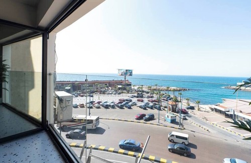 San Stifano Apartamento | Designer Seaview Condo in Gleem