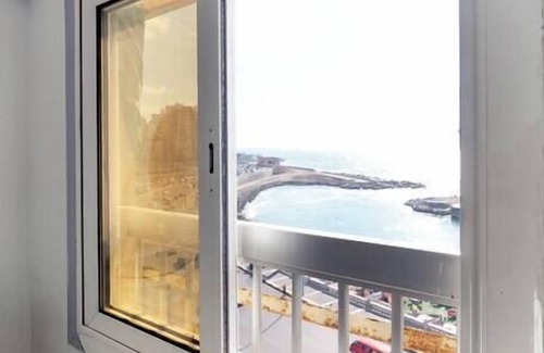 Ar-Raml 1 Apartamento | Lovely Seaview Condo in Saba Pasha