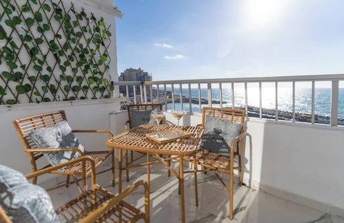 Ar-Raml 1 Apartamento | Lovely Seaview Condo in Saba Pasha