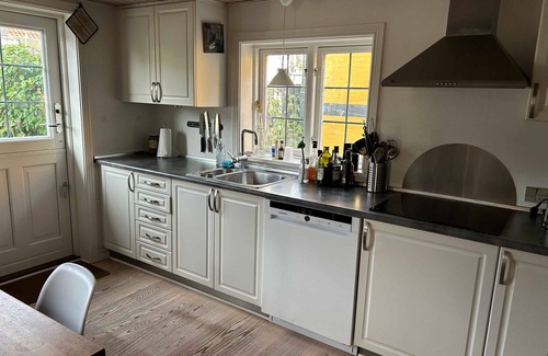 Svaneke Casa | Seaview cottage in cozy Årsdale