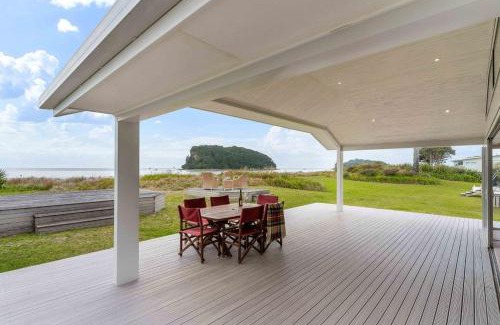 Whangamata Casa | Seaview Escape - Beachfront Home