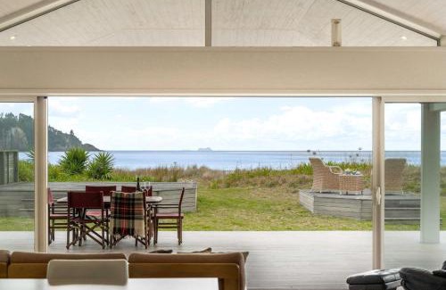 Whangamata Casa | Seaview Escape - Beachfront Home