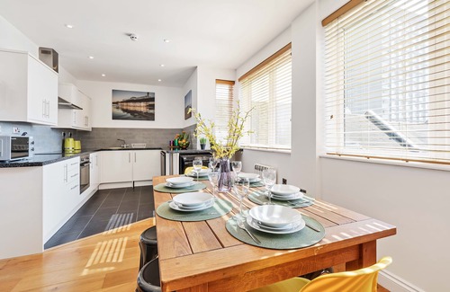 Hove Apartamento | Seaview Heights | By My Getaways