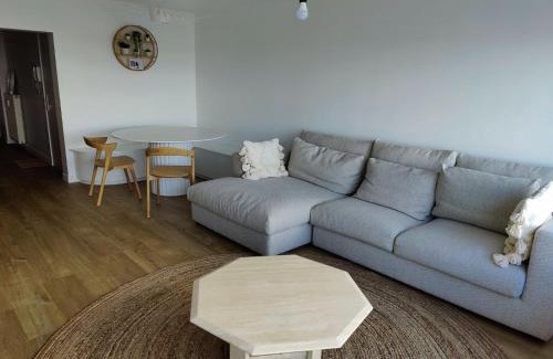 Heist Apartamento | Seaview Heist: 3-Bedroom Flat by the Beach