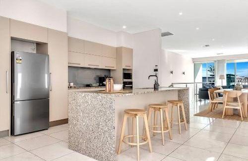 Henley Beach Casa | Seaview Horizon - Coastal Elegance by Henley Beach