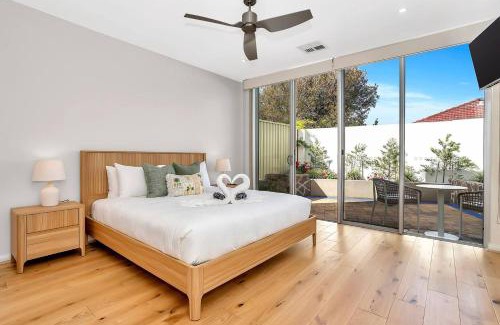 Henley Beach Casa | Seaview Horizon - Coastal Elegance by Henley Beach
