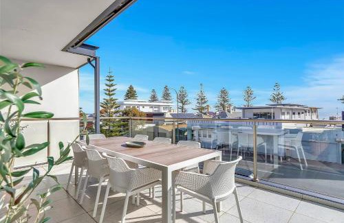 Henley Beach Casa | Seaview Horizon - Coastal Elegance by Henley Beach