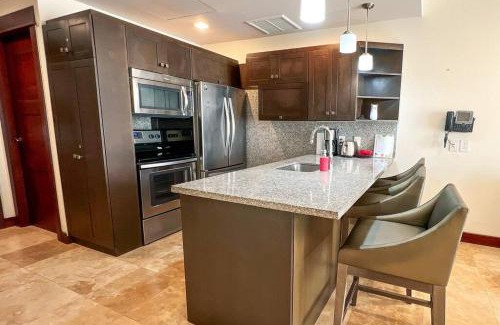 Jacó Casa | Seaview Oasis 1-BR Suite in Croc's casino resort