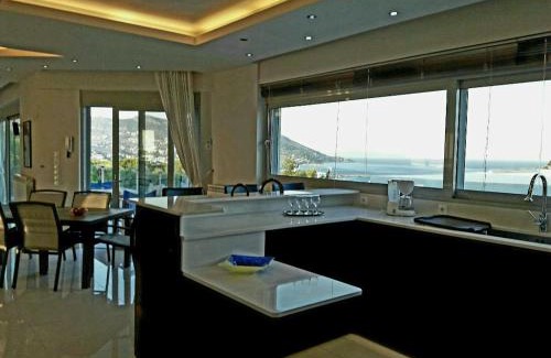 Porto Rafti Villa | Seaview Pool Villa near Beach and Athens Airport