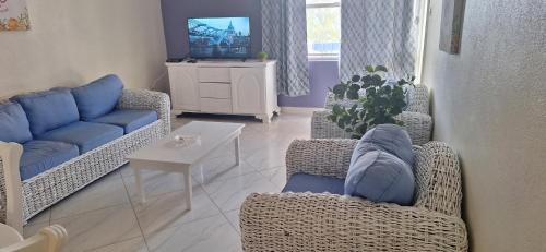 Hastings Apartamento | Seaview Property 3B Two Bedroom Apt Hasting Towers