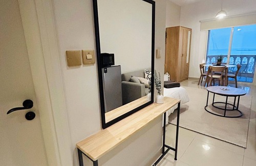 Al Hamra Village Apartamento | Seaview Sanctuary Studio, Experience the Luxury of Coastal Living