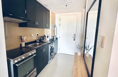 Al Hamra Village Apartamento | Seaview Sanctuary Studio, Experience the Luxury of Coastal Living