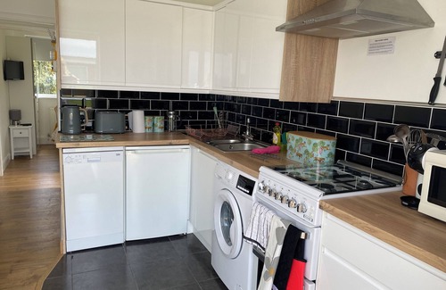 Freshwater Casa | SEAVIEW self-catering coastal bungalow in rural West Wight