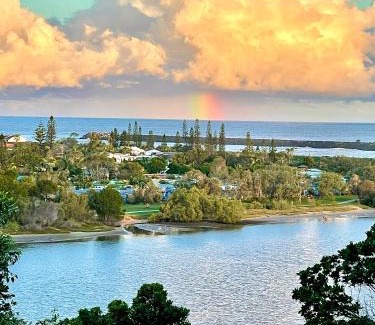 East Ballina Apartamento | 'SEAVIEW' - Stunning Coastal Views, Opposite Shaws Bay, Pet Friendly, Sleeps 4