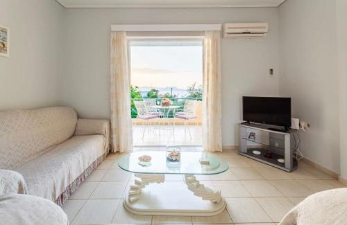 Avia Casa | Seaview Terrace Haven-Perfect Location By The Sea