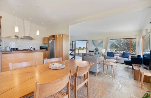 Middleton Casa | Seaview Timber Escape - 15a Encounter Crescent, Mi