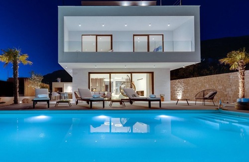 Podstrana Villa | Seaview Villa Nocturno heated pool, Jacuzzi