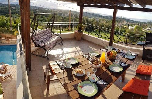 Houdetsi Villa | Villa con vista al mar con piscina privada y área de estar en el techo con bareque!