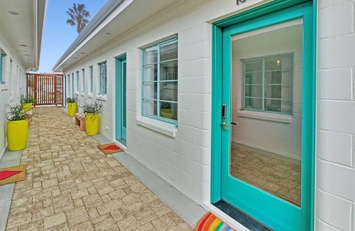 Pierpont Bay Cabina | Seaward Beach Modern Bungalows