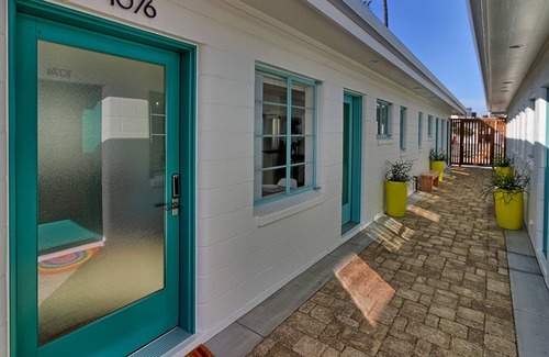 Pierpont Bay Cabina | Seaward Beach Modern Bungalows