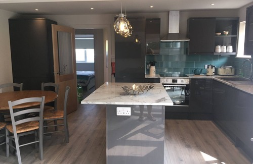 Sutton-on-Sea Casa | Seaways Holiday Cottage - 3 bed, 2 bath, dog friendly bungalow near beach