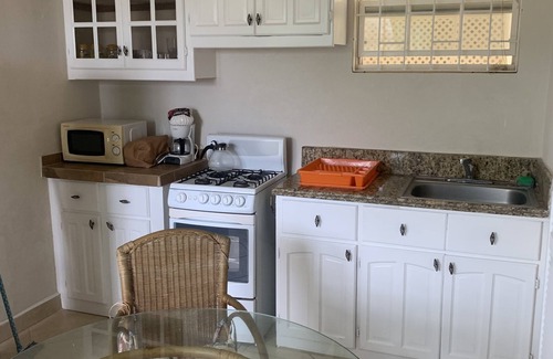Silver Sands Apartamento | Vientos marinos. Alojamiento económico: a dos minutos a pie de la playa.