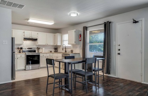 West San Antonio Casa | SeaWorld LacklandAFB SixFlags with game room