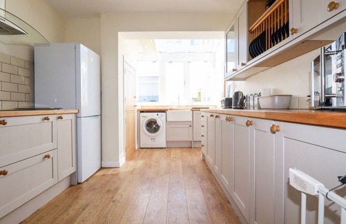 Crantock Cabaña | SEAWYNDS, pet friendly, character holiday cottage in Crantock