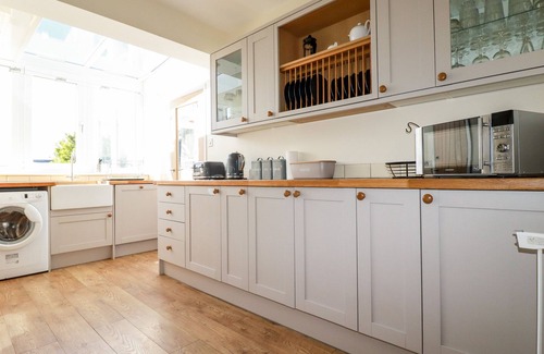 Crantock Cabaña | SEAWYNDS, pet friendly, character holiday cottage in Crantock