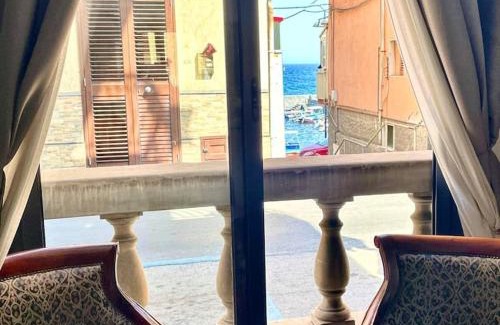 Aci Trezza Apartamento | Sebastian's Elegant Apartment