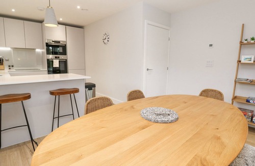 Maenporth Cabaña | SEBASTIAN'S VIEW, family friendly, luxury holiday cottage in Falmouth