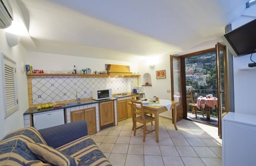 Arienzo Apartamento | Sebastien Balcon apartment central sea view Positano