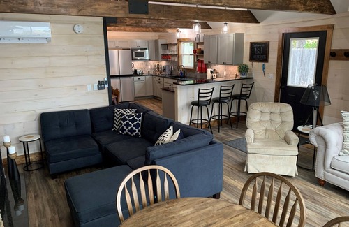 Dover-Foxcroft Cabina | Sebec, Maine Lakefront Retreat – Modern Comfort & Four-Season Adventure