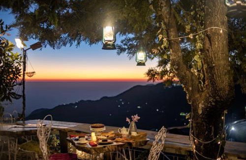 The Mall Road Complejo | Seclude Mussoorie, Winterline