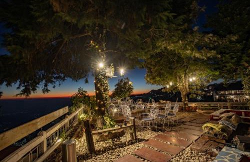 The Mall Road Complejo | Seclude Mussoorie, Winterline