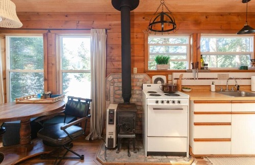 Lakeside Cabina | Secluded 1-bedroom lakefront cabin in Lakeside, OR. Ideal for writers or couples seeking solitude. Features a King bed, wood stove, kayak for 2, and stargazing from your private dock.