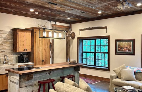 Oxford Cabina | Secluded 2 Bedroom Cabin 12 miles from the Square and Ole Miss Campus