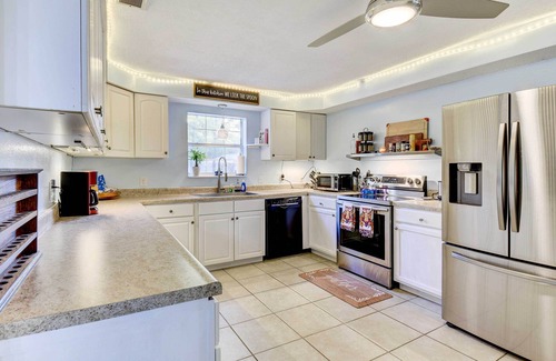 Crestview Casa | Secluded 2-Home Getaway on < 13 Forest Acres!