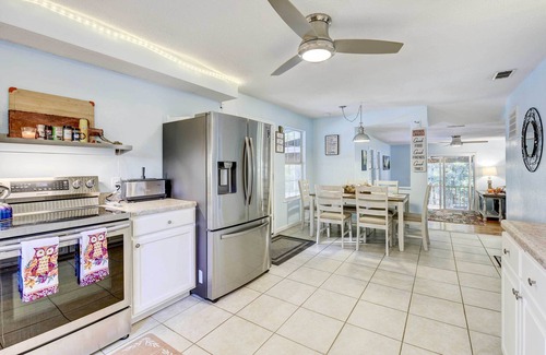 Crestview Casa | Secluded 2-Home Getaway on < 13 Forest Acres!