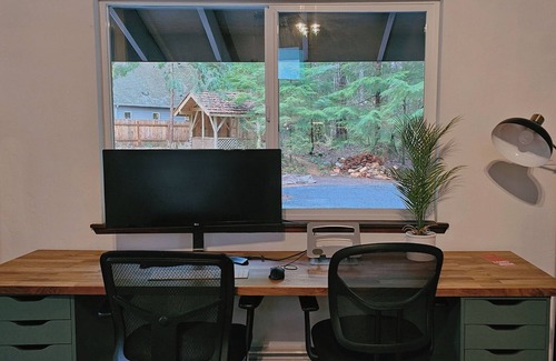 Hoodsport Cabina | Secluded 2BR Forest Lake Retreat with Hot Tub