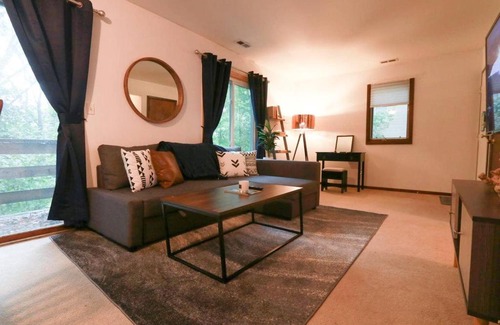 Arborview Neighborhood Casa | Secluded 2BR Loft - Minutes from Downtown AA!