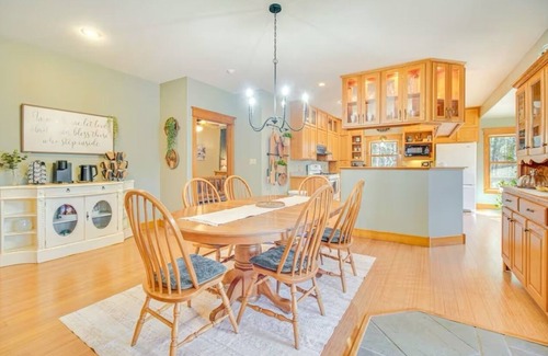 Clarksville Cabina | Secluded 3-bedroom cabin in serene Clarksville, close to local amenities.