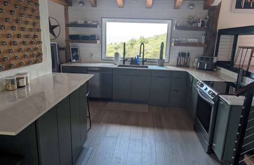 Woodstock Casa | Secluded 3BR w/ Private Pool & Epic Views – 10 Mins to Woodstock