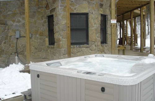 Metamora Cabina | Log Cabin Vacation Home en 62 acres arbolados privados