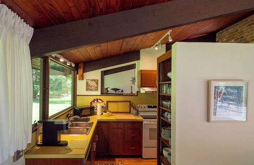 Williamstown Casa | Secluded newly renovated home with sweeping mountain views in Williamstown