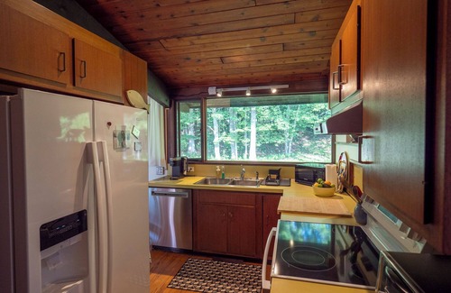Williamstown Casa | Secluded newly renovated home with sweeping mountain views in Williamstown