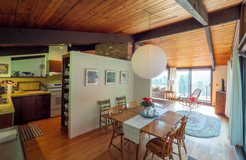 Williamstown Casa | Secluded newly renovated home with sweeping mountain views in Williamstown